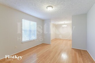 8326 Carmelwood Ln in Humble, TX - Foto de edificio - Building Photo