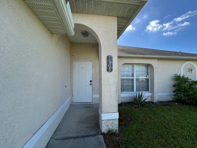 1605 Nelson Rd N in Cape Coral, FL - Building Photo - Building Photo
