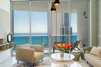 17550 Collins Ave in Sunny Isles Beach, FL - Building Photo - Building Photo