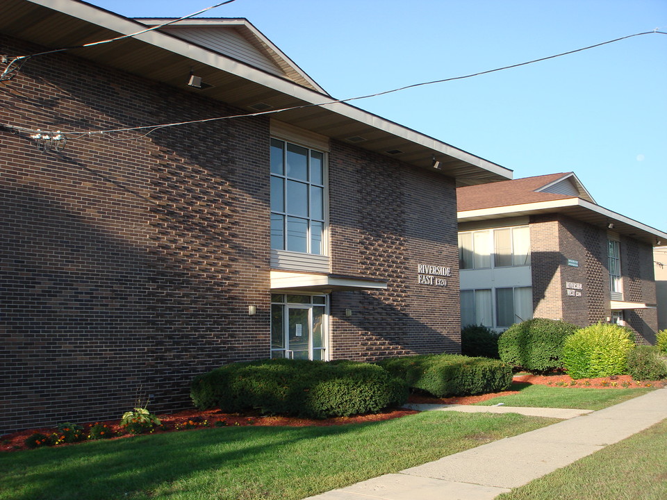 Riverside Apartments in East Lansing, MI - Building Photo