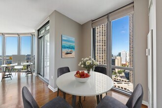 125 S Jefferson St, Unit 1902 in Chicago, IL - Building Photo - Building Photo