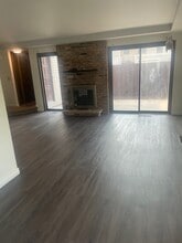 4733 Cedar Lake Rd S in Minneapolis, MN - Foto de edificio - Building Photo