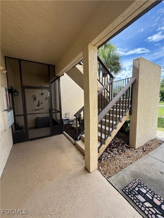 7012 Constitution Blvd in Ft. Myers, FL - Foto de edificio