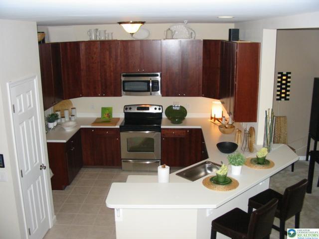 284 Milkweed Dr in Allentown, PA - Building Photo - Building Photo