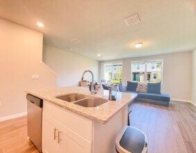 561 Legacy Lp in Davenport, FL - Building Photo - Building Photo