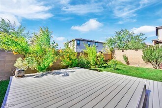 945 Glenhaven Pl in Las Vegas, NV - Building Photo - Building Photo