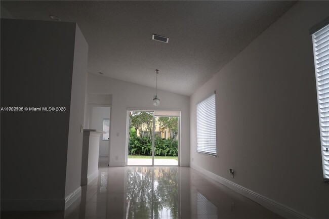 4390 Dogwood Cir in Weston, FL - Building Photo - Building Photo