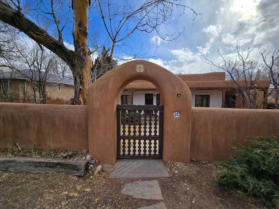342 Hillside Ave in Santa Fe, NM - Building Photo