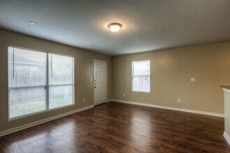 10603 Pine Landing Dr in Houston, TX - Building Photo - Building Photo