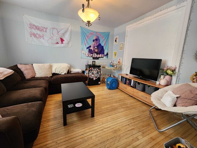 244 Sydenham St in Kingston, ON - Building Photo - Building Photo