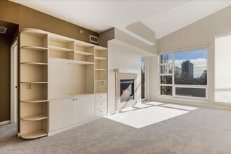 1620 NE Broadway in Portland, OR - Building Photo - Building Photo