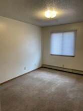 510 S Van Buren St, Unit 7 in Iowa City, IA - Foto de edificio - Building Photo