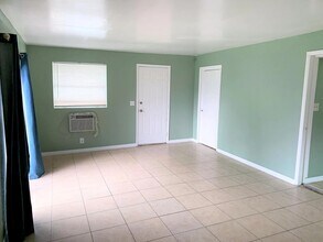 7075 47th St N in Pinellas Park, FL - Building Photo - Building Photo