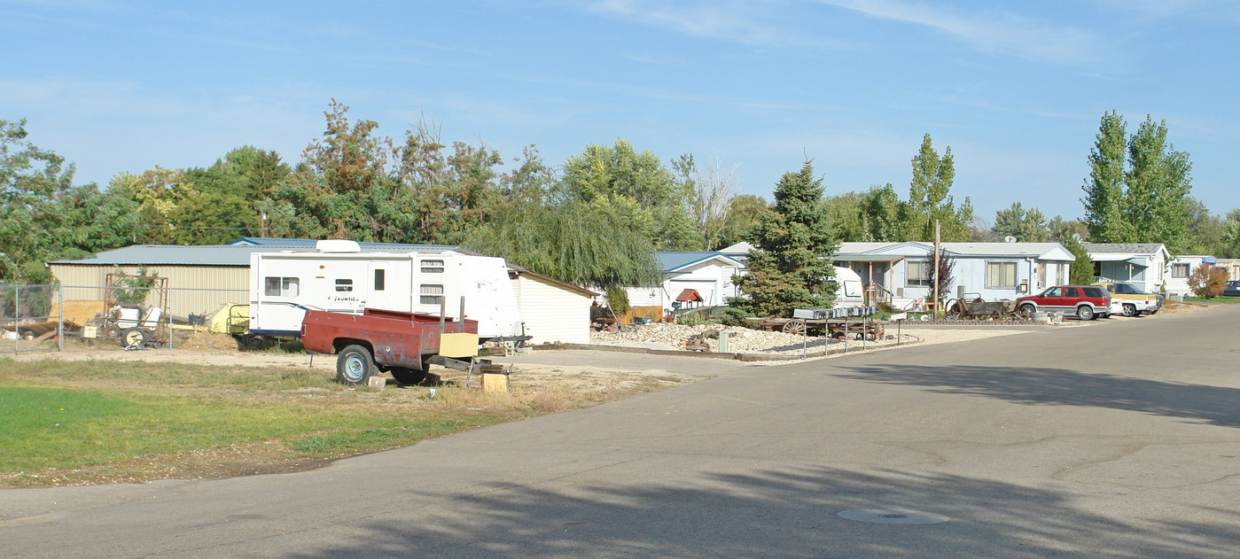 Airport Village in Nampa, ID - Building Photo