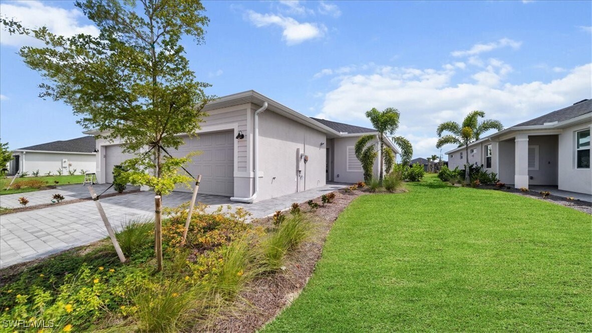 14730 White Pearl Rd in Punta Gorda, FL - Building Photo