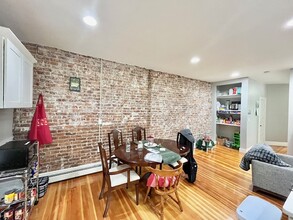 65 S Huntington Ave, Unit 2 in Boston, MA - Building Photo - Building Photo