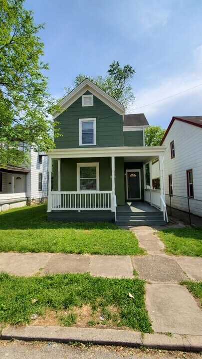 6015 Desmond St in Cincinnati, OH - Building Photo