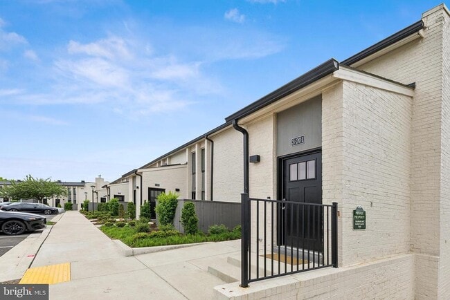 19520 Village Walk Dr in Montgomery Village, MD - Building Photo - Building Photo