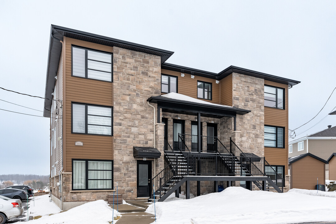 2580 Des Rivières Rte in Lévis, QC - Building Photo