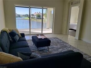 3037 Driftwood Way-Unit -3508 in Naples, FL - Foto de edificio - Building Photo