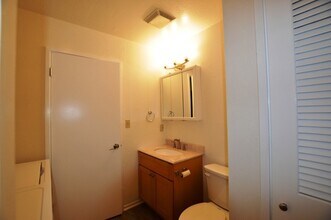 47-261 Hui Iwa St in Kaneohe, HI - Building Photo - Building Photo