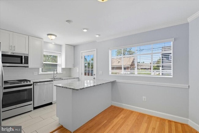 3106 S Hayes St in Arlington, VA - Building Photo - Building Photo