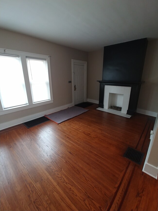 2400 Page Ave, Unit 1 in Louisville, KY - Building Photo - Building Photo