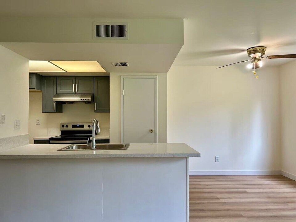 967 W Calle Del Sol in Azusa, CA - Building Photo