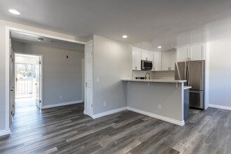 1206 Gladys Ave in Long Beach, CA - Building Photo - Interior Photo