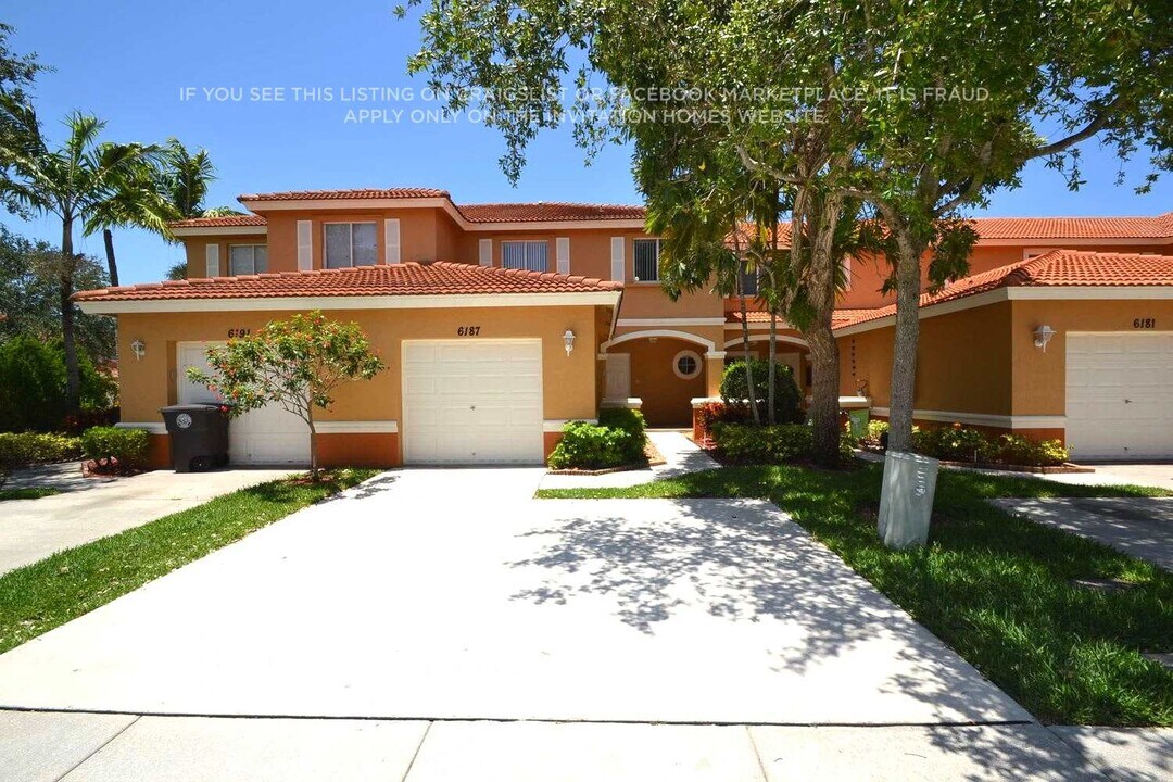 6187 United St in West Palm Beach, FL - Building Photo