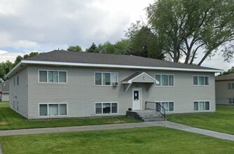 1417 Camas St in Blackfoot, ID - Building Photo - Building Photo