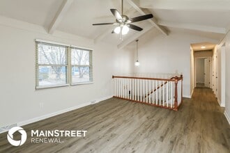 215 SE Crescent St, Unit 1126 in Lee's Summit, MO - Foto de edificio - Building Photo