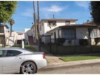 10218 Darby Ave in Inglewood, CA - Foto de edificio