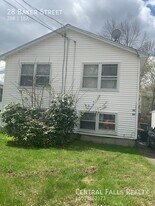 28 Baker St in Dover, NH - Building Photo