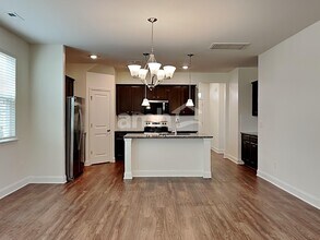 427 Catawba St, Unit 605B in Belmont, NC - Foto de edificio - Building Photo