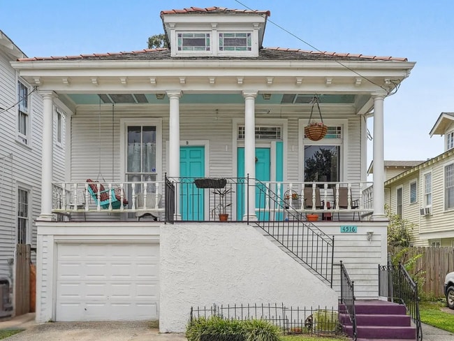 4516 Banks St, Unit Upper unit in New Orleans, LA - Foto de edificio - Building Photo