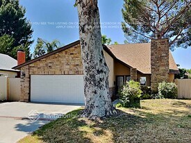 23521 Vía Chantilly in Santa Clarita, CA - Building Photo