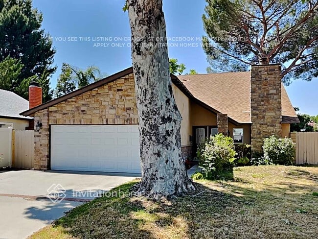 property at 23521 Vía Chantilly