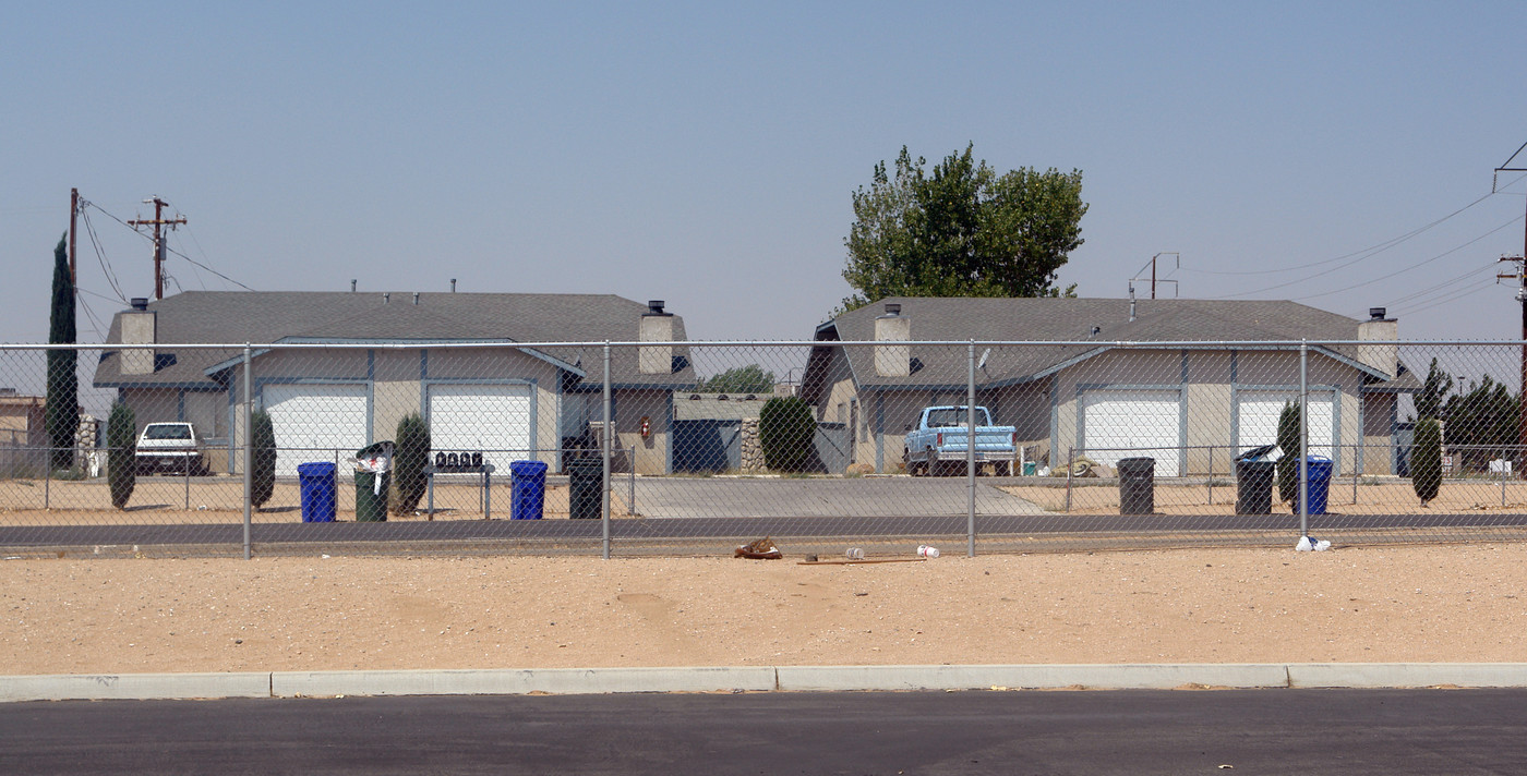 12088 Navajo Rd in Apple Valley, CA - Building Photo