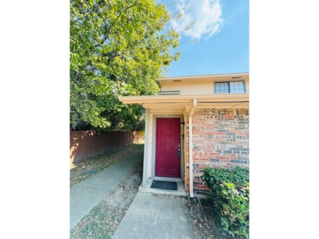 property at 1322 Bluffview Dr