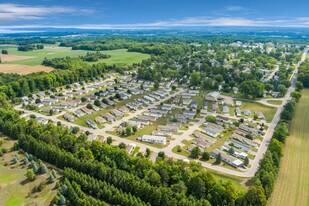 892 Calla Lilly Ln in Traverse City, MI - Building Photo