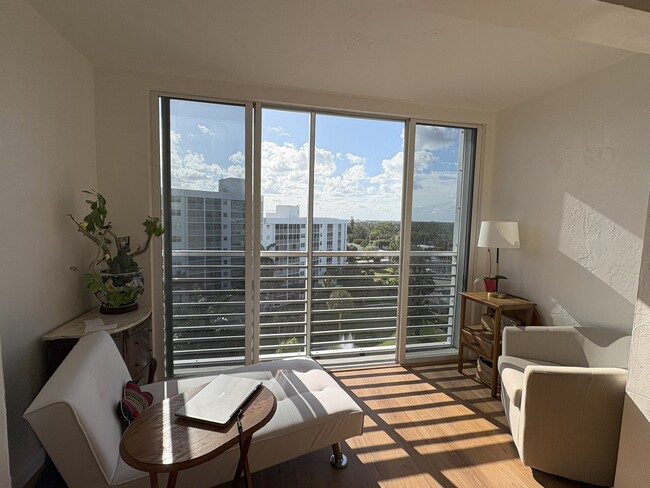 2731 NE 14th Street Cswy, Unit 924 in Pompano Beach, FL - Building Photo - Building Photo