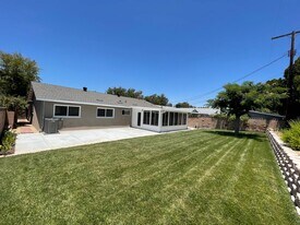 23370 Schoolcraft St in Los Angeles, CA - Building Photo