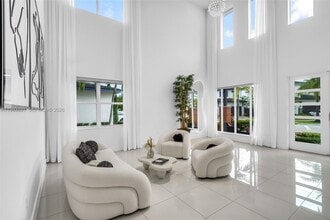 15540 NW 88th Ave in Miami Lakes, FL - Building Photo - Building Photo