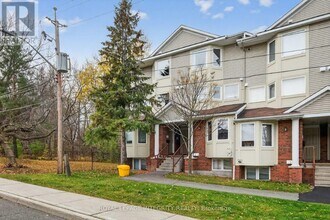 1400 Wildberry Ct in Ottawa, ON - Building Photo - Building Photo