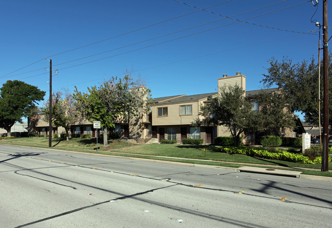 Parkwood Plaza Townhomes in Duncanville, TX - Building Photo - Building Photo