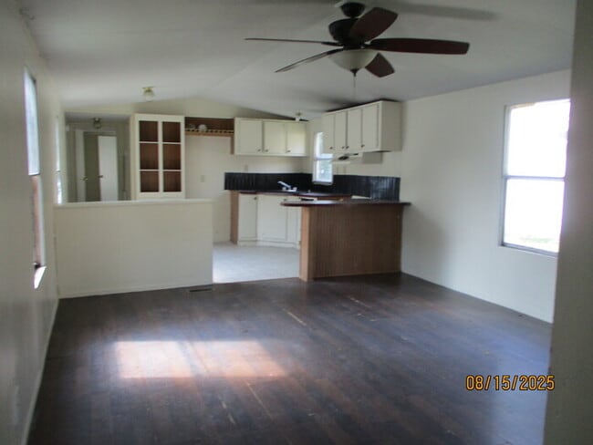 1037 Canyon Ln in Kannapolis, NC - Foto de edificio - Building Photo
