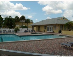 2361 NW 96th Terrace-Unit -18F in Pembroke Pines, FL - Building Photo - Building Photo