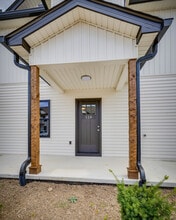 1400 Pine Top St in Lenoir City, TN - Foto de edificio - Building Photo
