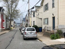 38 Howard St, Unit 2 in Newport, RI - Building Photo